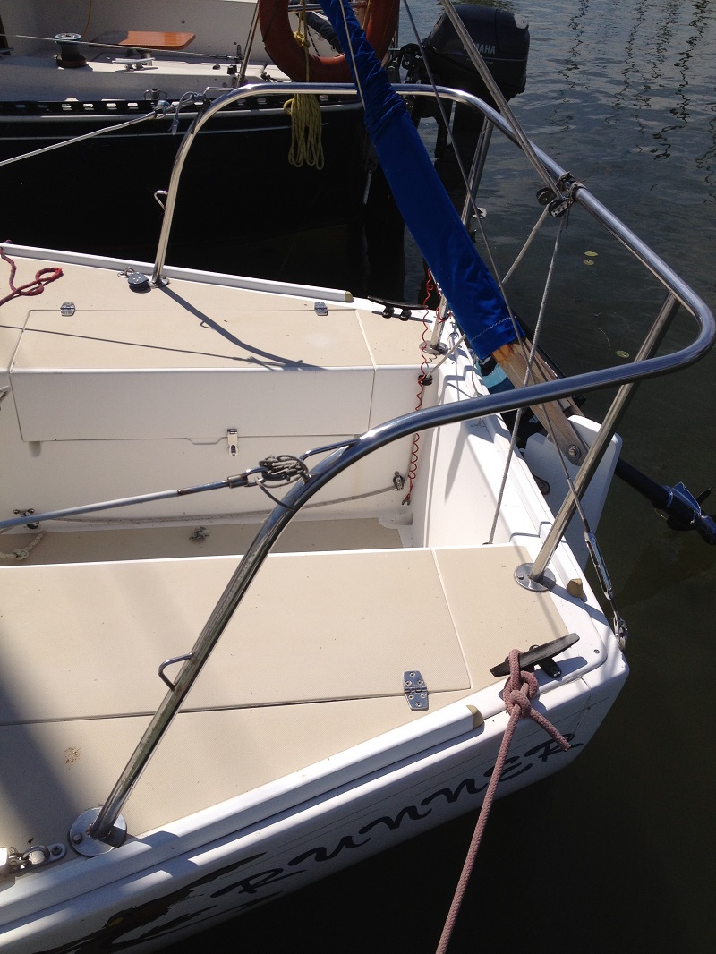 sailboat bow rail